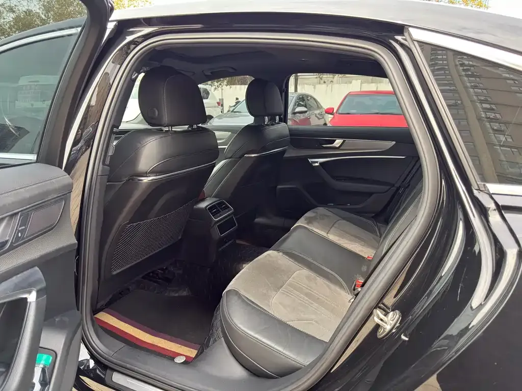 Audi A6L 2022 из CN, фото 9