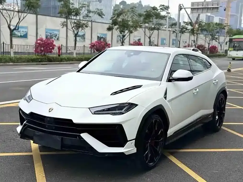 Lamborghini Urus 2023 из CN, фото 1