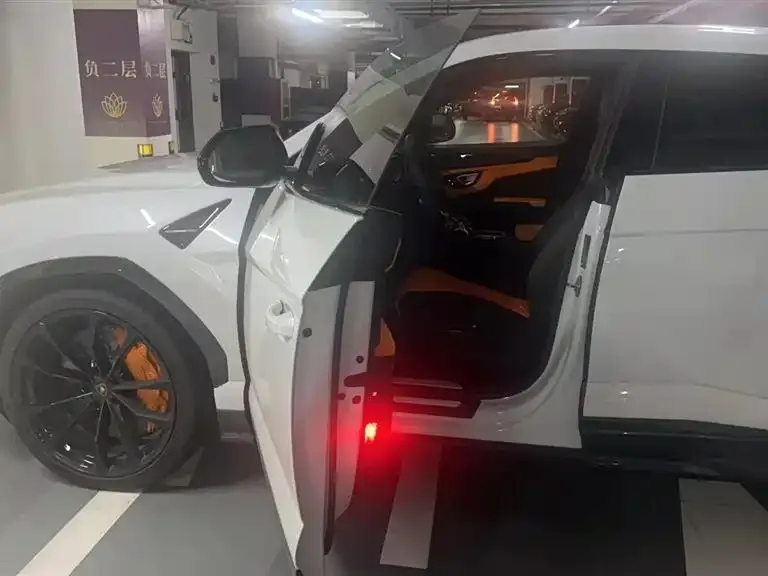 Lamborghini Urus 2023 из CN, фото 3