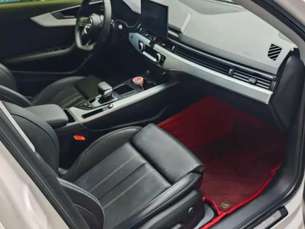 Audi A4L 2023 из CN, фото 2