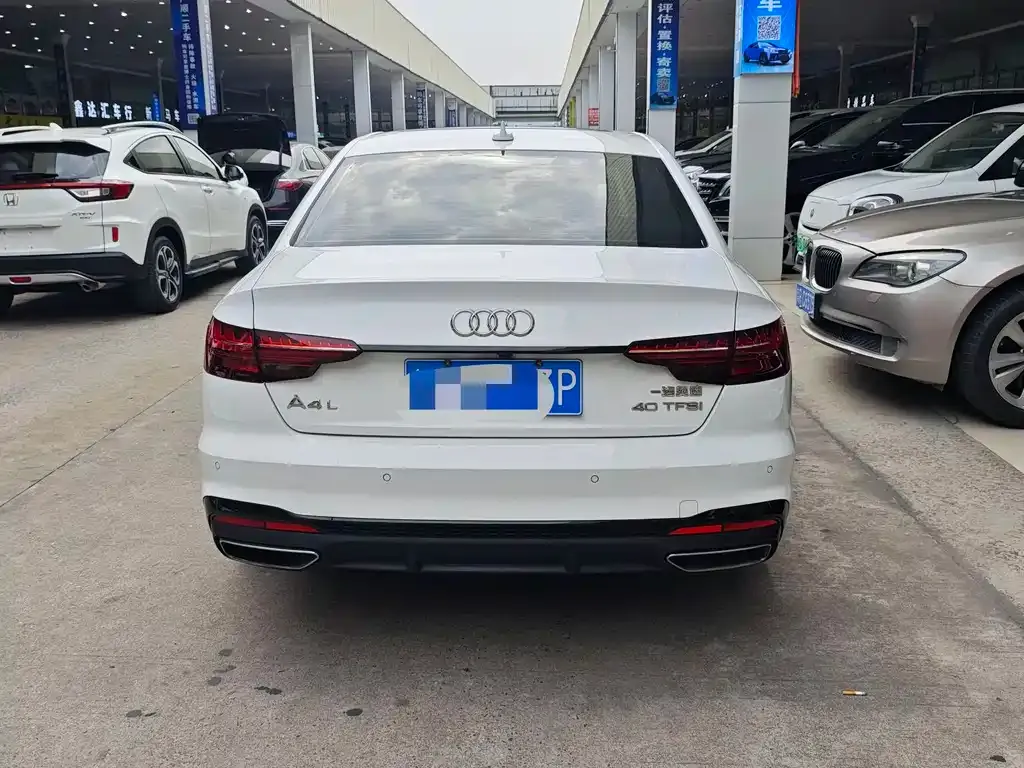 Audi A4L 2023 из CN, фото 3