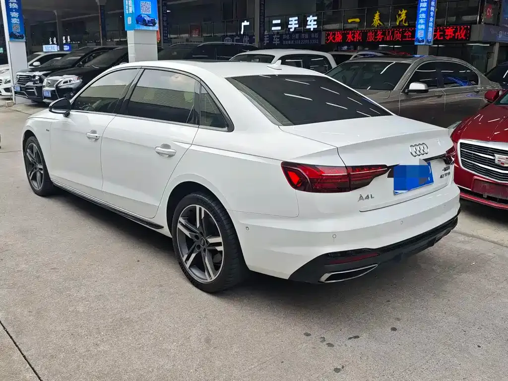 Audi A4L 2023 из CN, фото 6