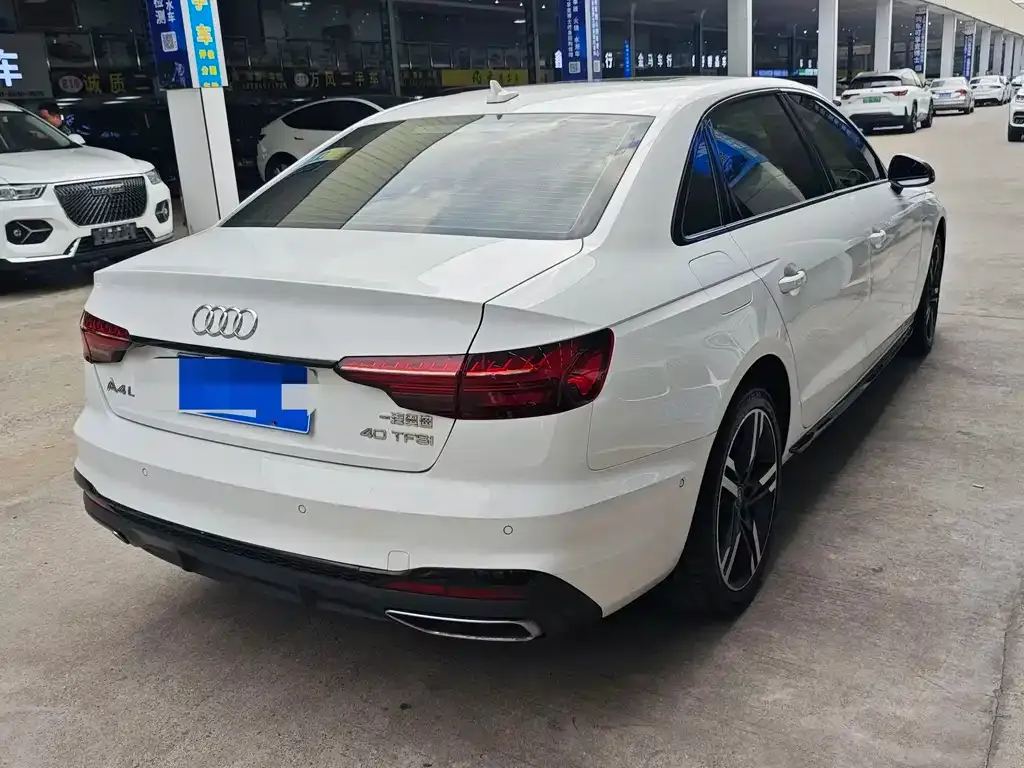 Audi A4L 2023 из CN, фото 10