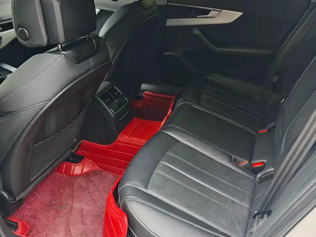 Audi A4L 2023 из CN, фото 8