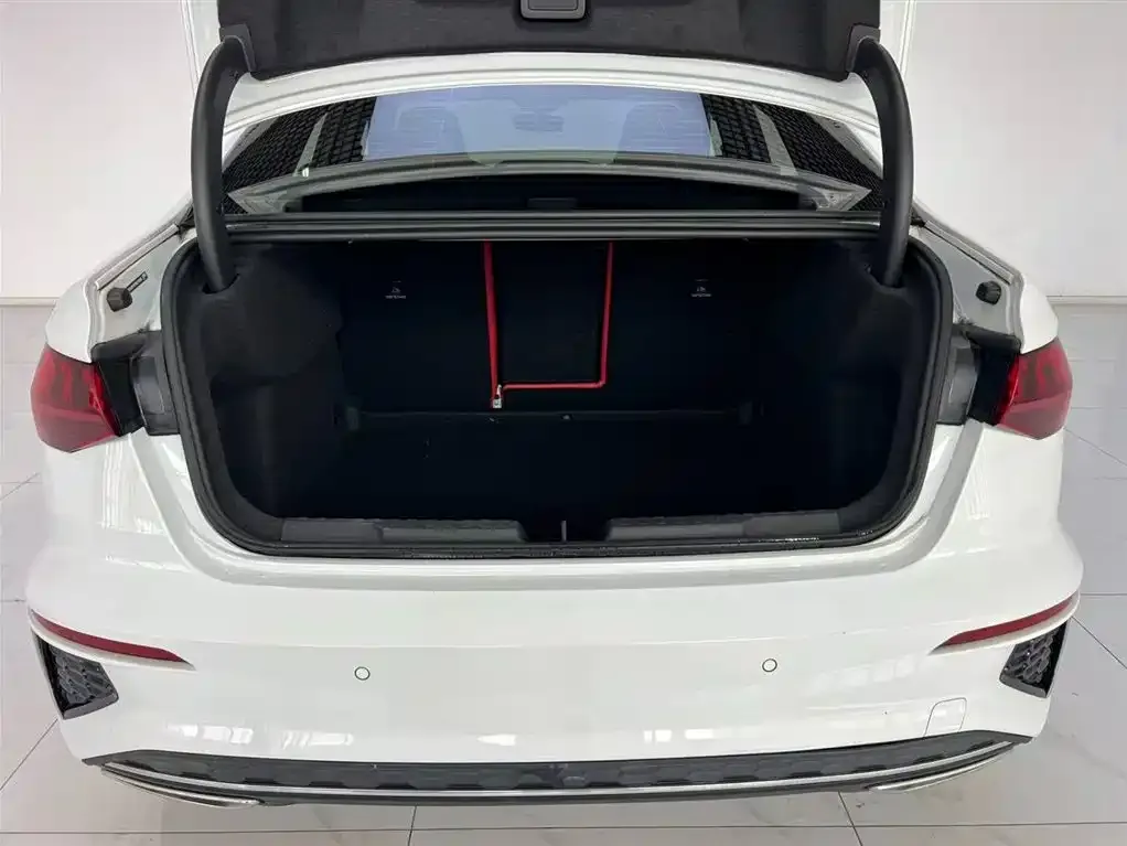 Audi A3 2023 из CN, фото 2