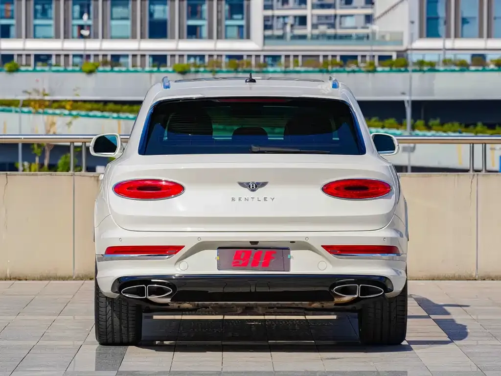 Bentley Bentayga 2021 из CN, фото 10