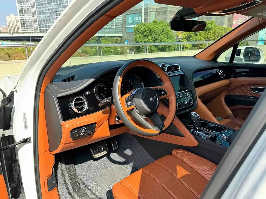 Bentley Bentayga 2021 из CN, фото 2