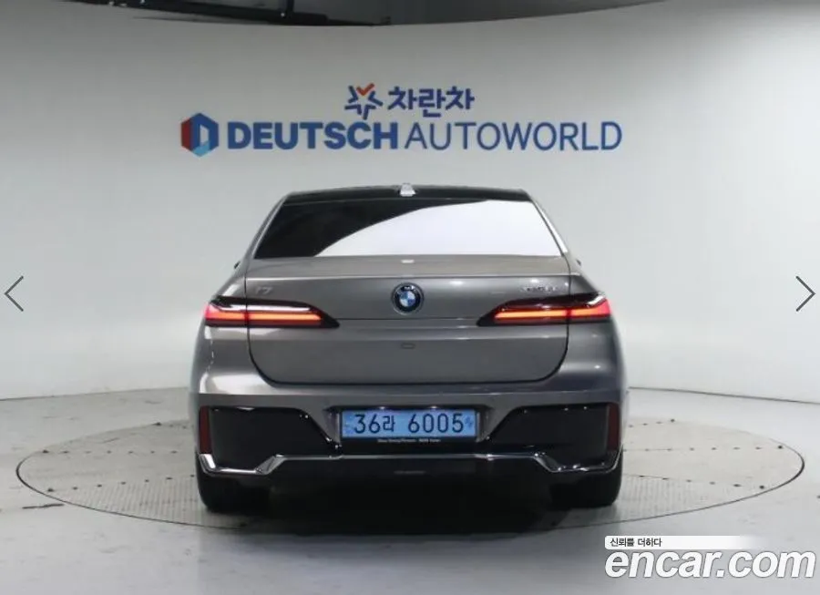 BMW i7 — фото 8