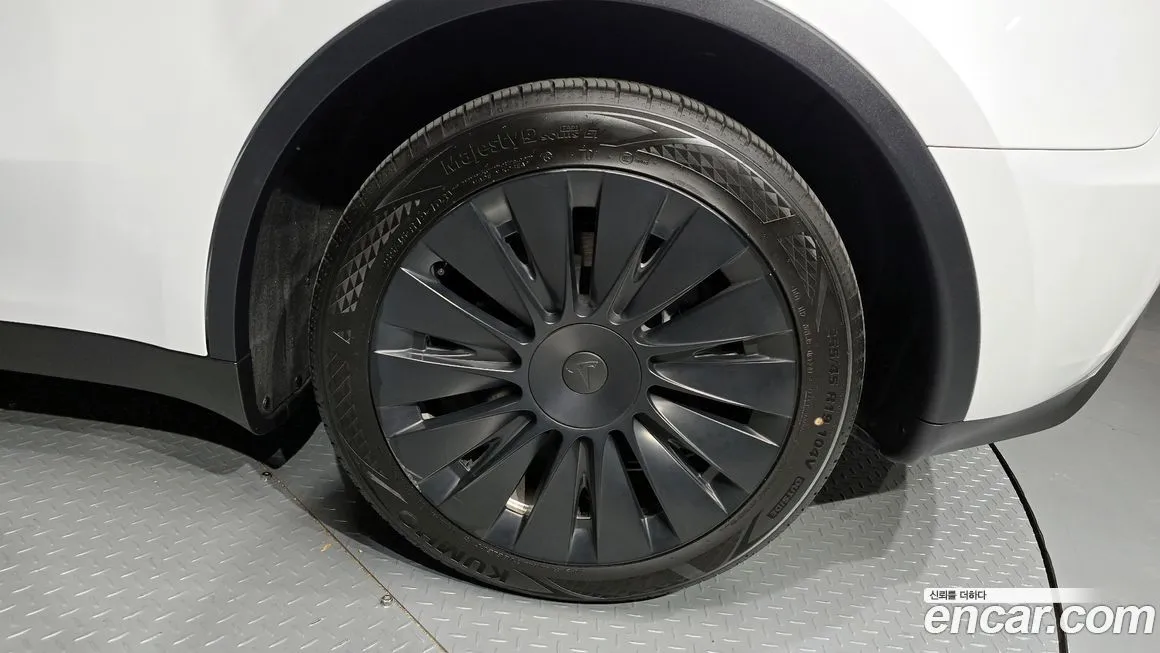 Tesla Model Y — фото 7