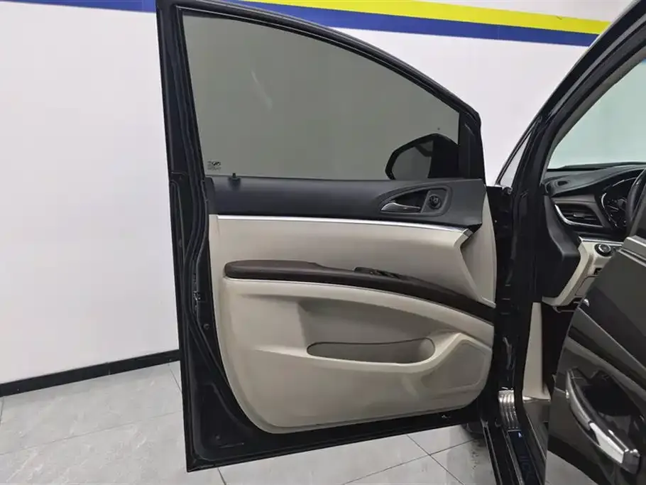 Buick GL8 2021 из CN, фото 3