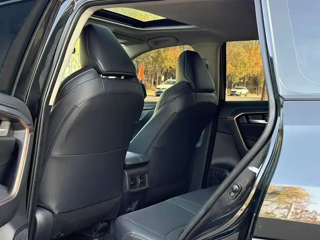 Toyota Wildlander 2023 из CN, фото 10