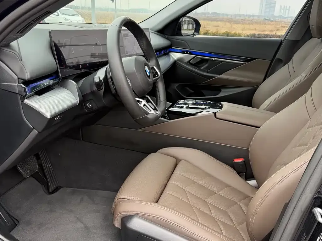 BMW 5 Series (Import) 2024 из CN, фото 10
