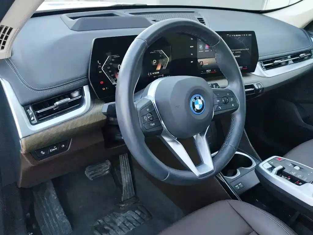 BMW iX1 2025 из CN, фото 3