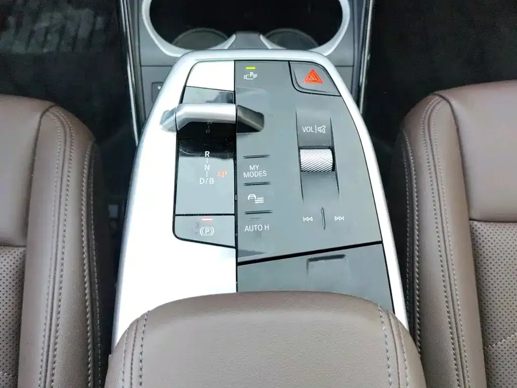 BMW iX1 2025 из CN, фото 6
