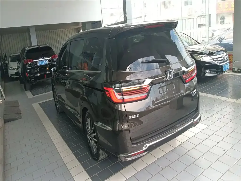 Honda Elysion 2023 из CN, фото 3