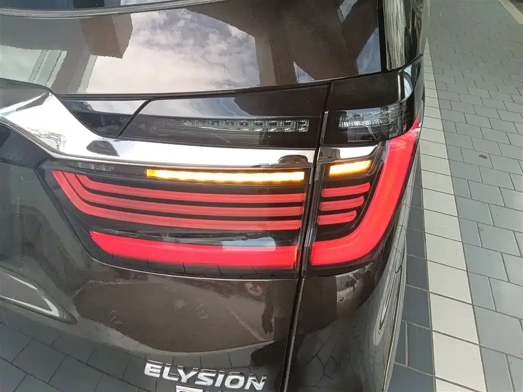 Honda Elysion 2023 из CN, фото 7