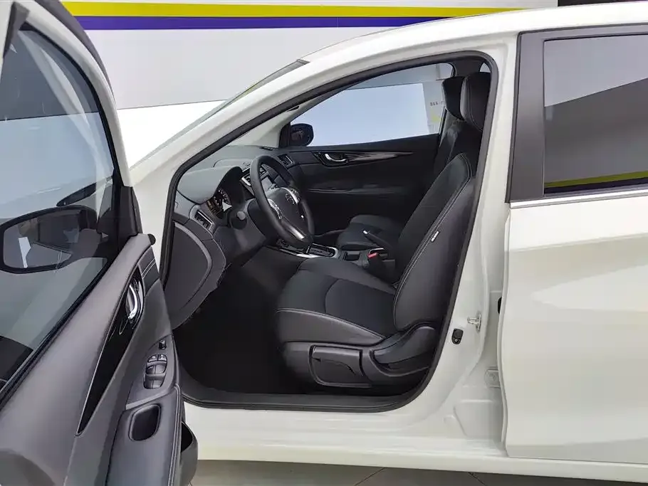Nissan Tiida 2024 из CN, фото 2