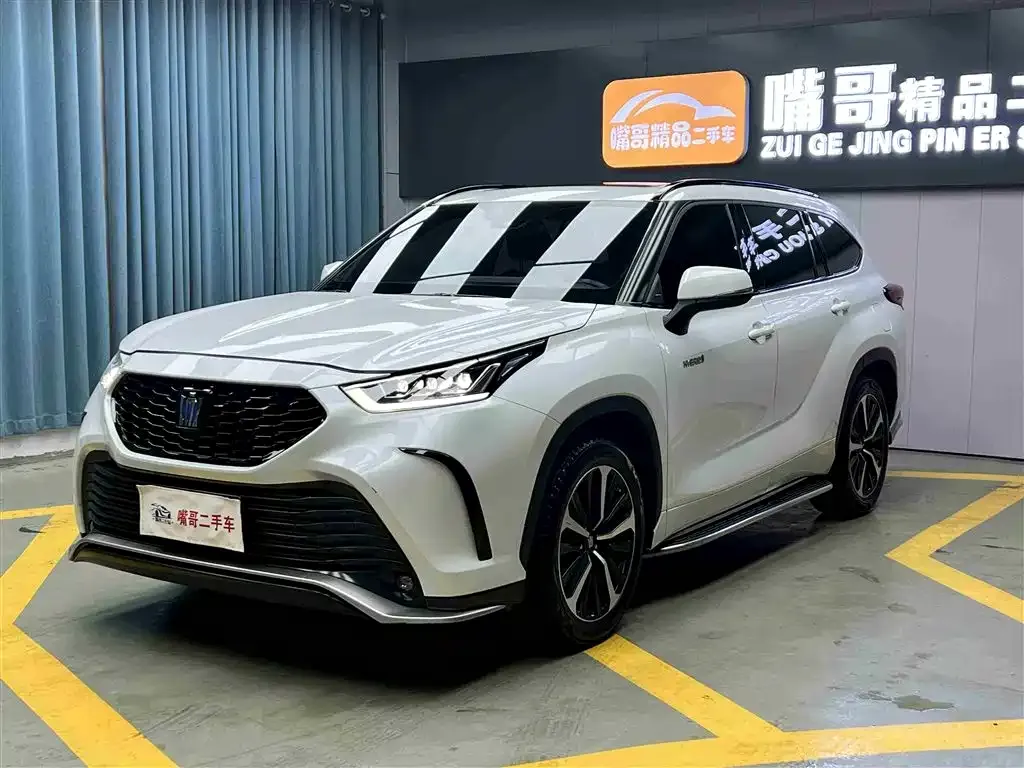Toyota Crown Kluger 2023 из CN, фото 1