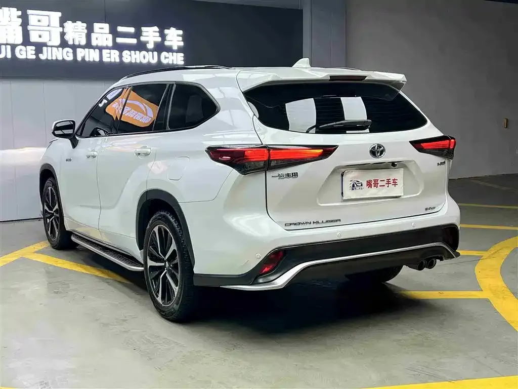 Toyota Crown Kluger 2023 из CN, фото 4