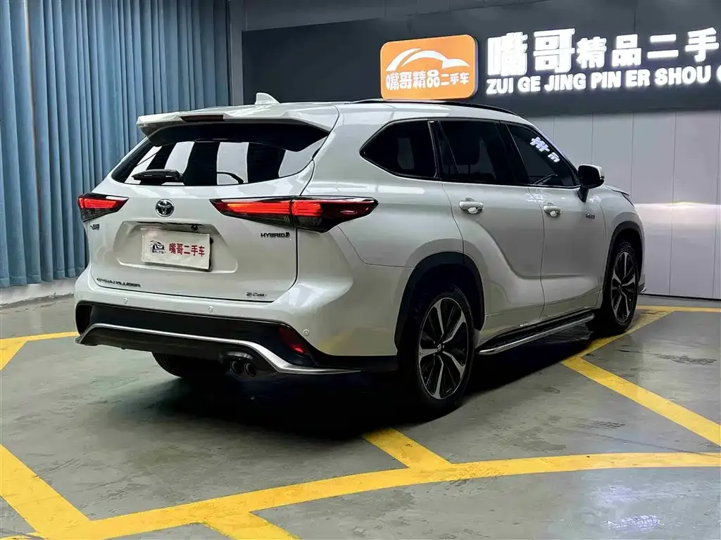 Toyota Crown Kluger 2023 из CN, фото 5