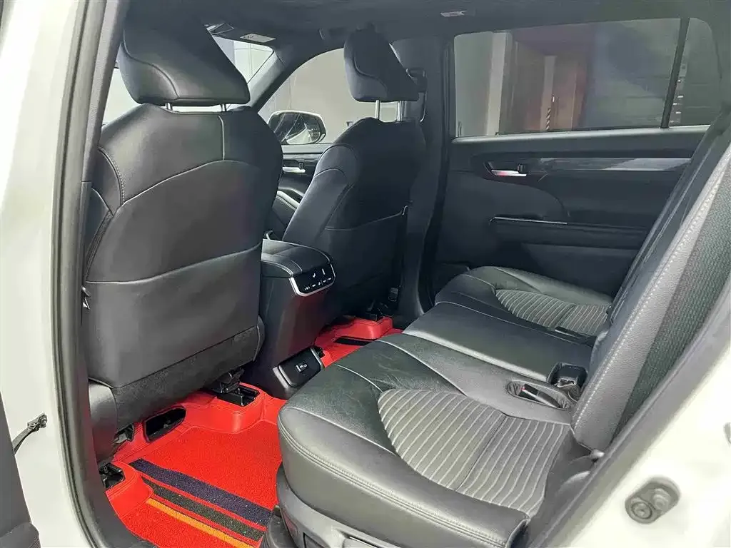Toyota Crown Kluger 2023 из CN, фото 6