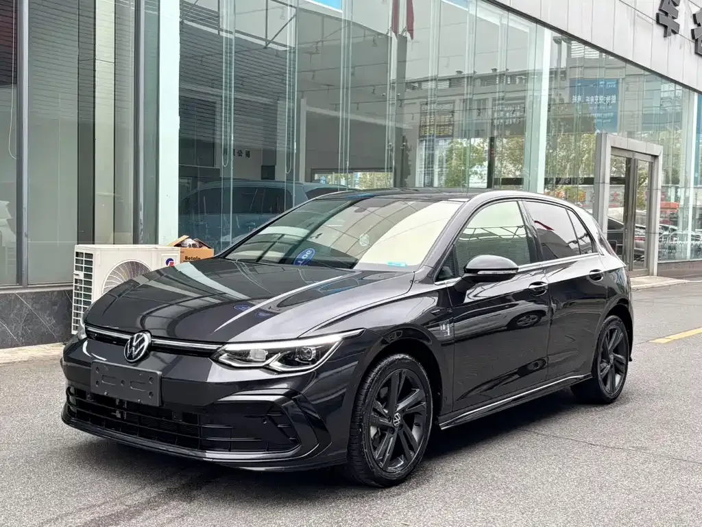 Volkswagen Golf 2023 из CN, фото 1