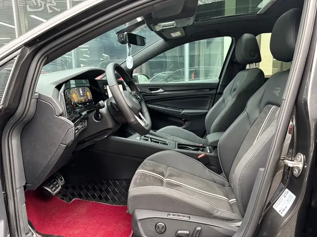 Volkswagen Golf 2023 из CN, фото 10