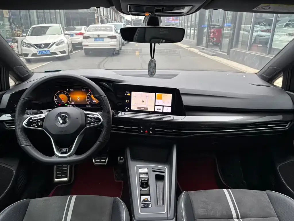 Volkswagen Golf 2023 из CN, фото 4