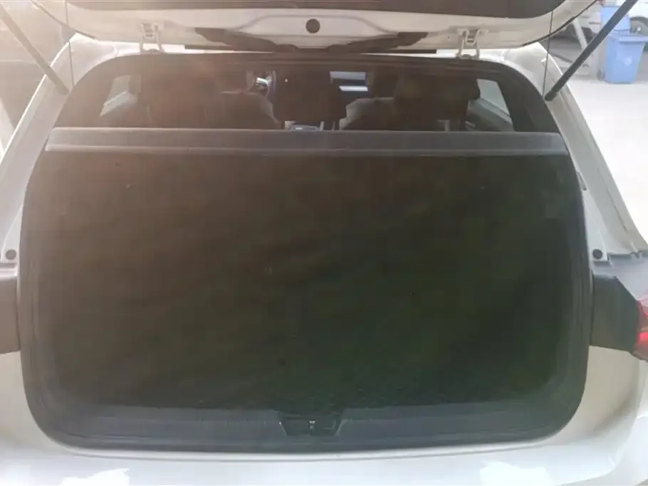 Volkswagen Golf 2023 из CN, фото 2