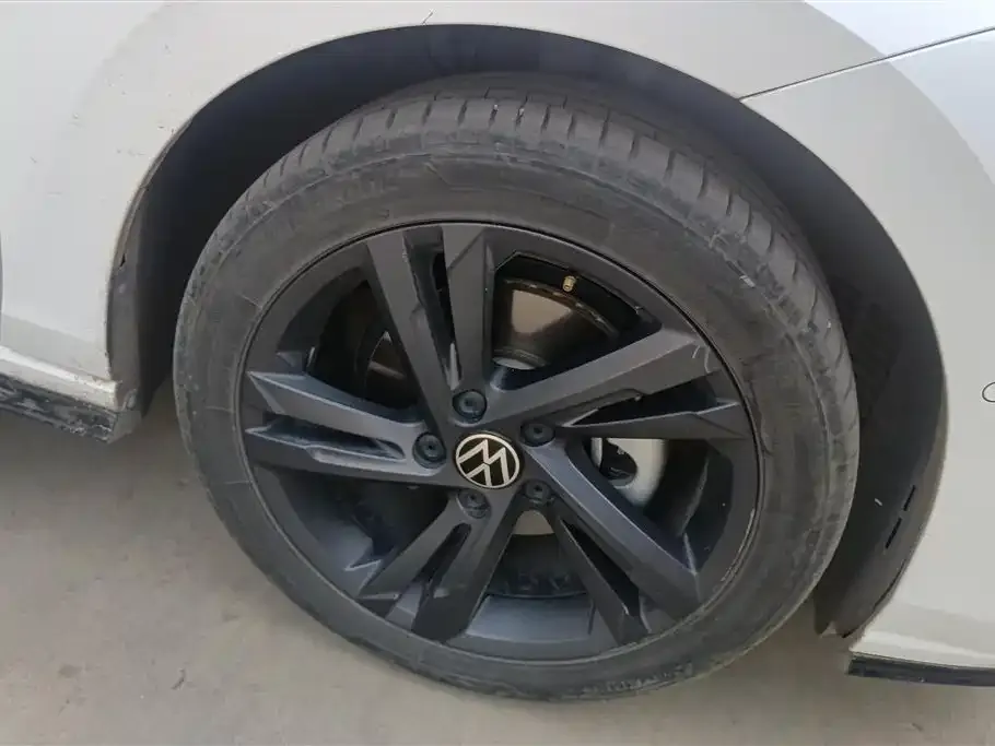 Volkswagen Golf 2023 из CN, фото 7