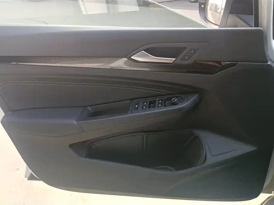 Volkswagen Golf 2023 из CN, фото 3
