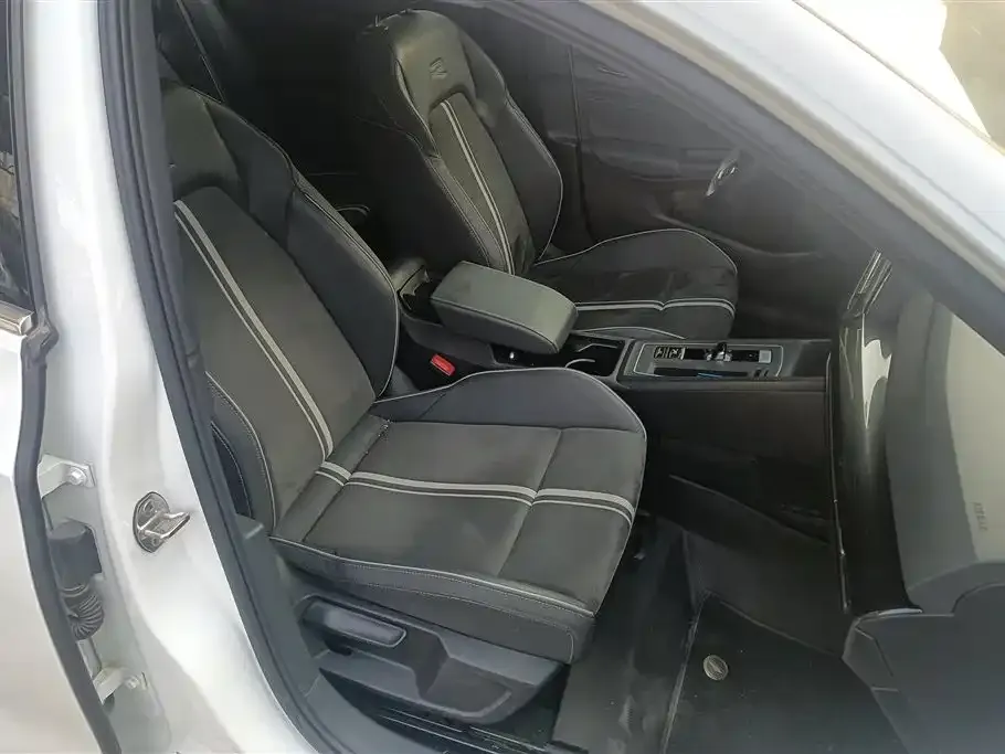 Volkswagen Golf 2023 из CN, фото 5