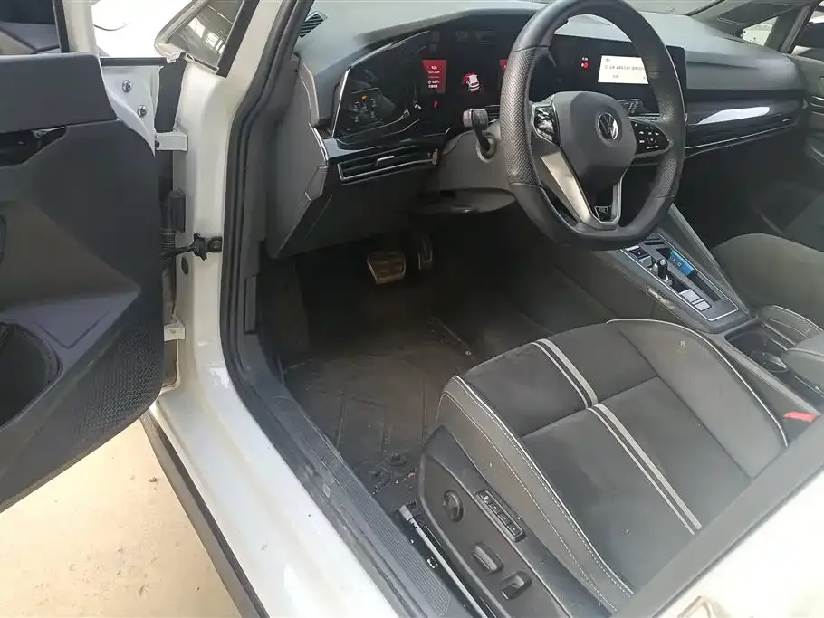 Volkswagen Golf 2023 из CN, фото 9