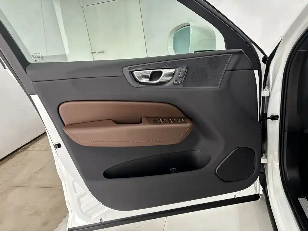 Volvo XC60 2025 из CN, фото 4