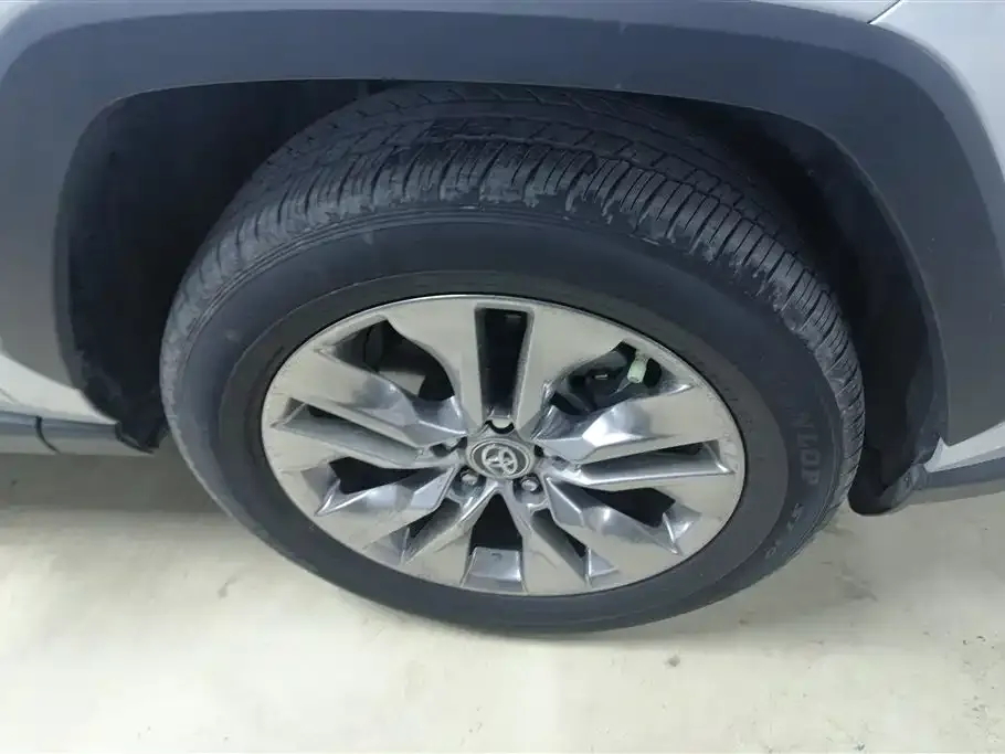 Toyota RAV4 2024 из CN, фото 2