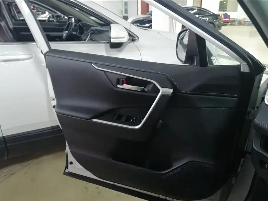 Toyota RAV4 2024 из CN, фото 8