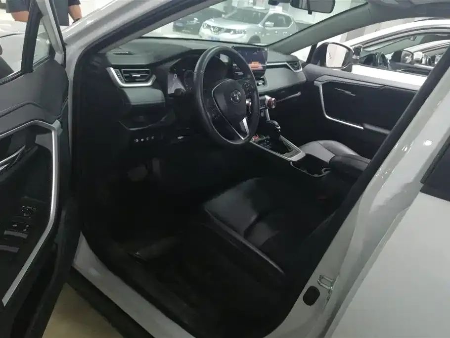 Toyota RAV4 2024 из CN, фото 9