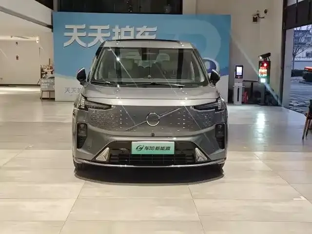 Volvo EM90 2024 из CN, фото 4