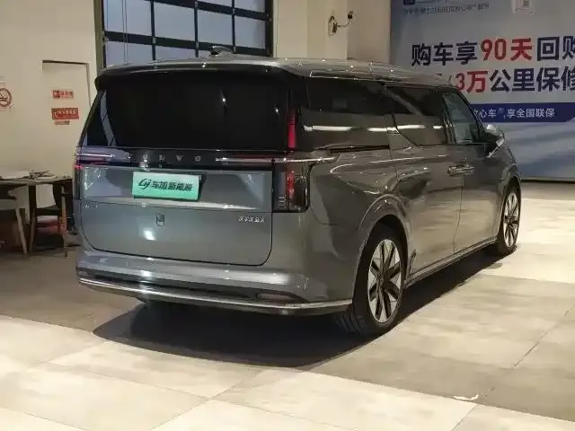Volvo EM90 2024 из CN, фото 6