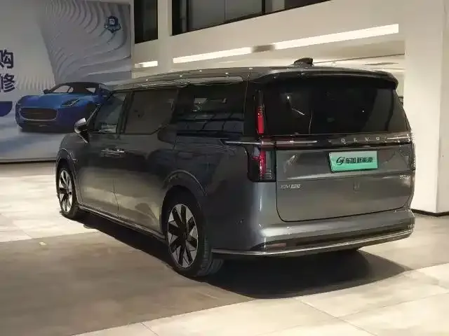 Volvo EM90 2024 из CN, фото 8