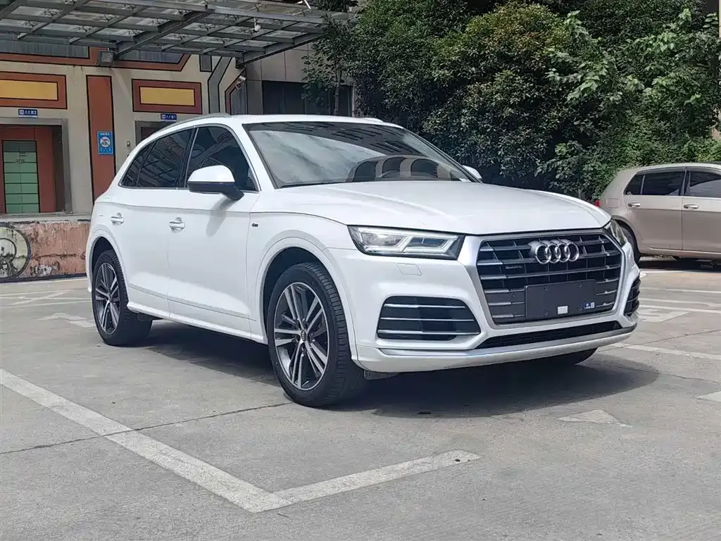 Audi Q5L — фото 10