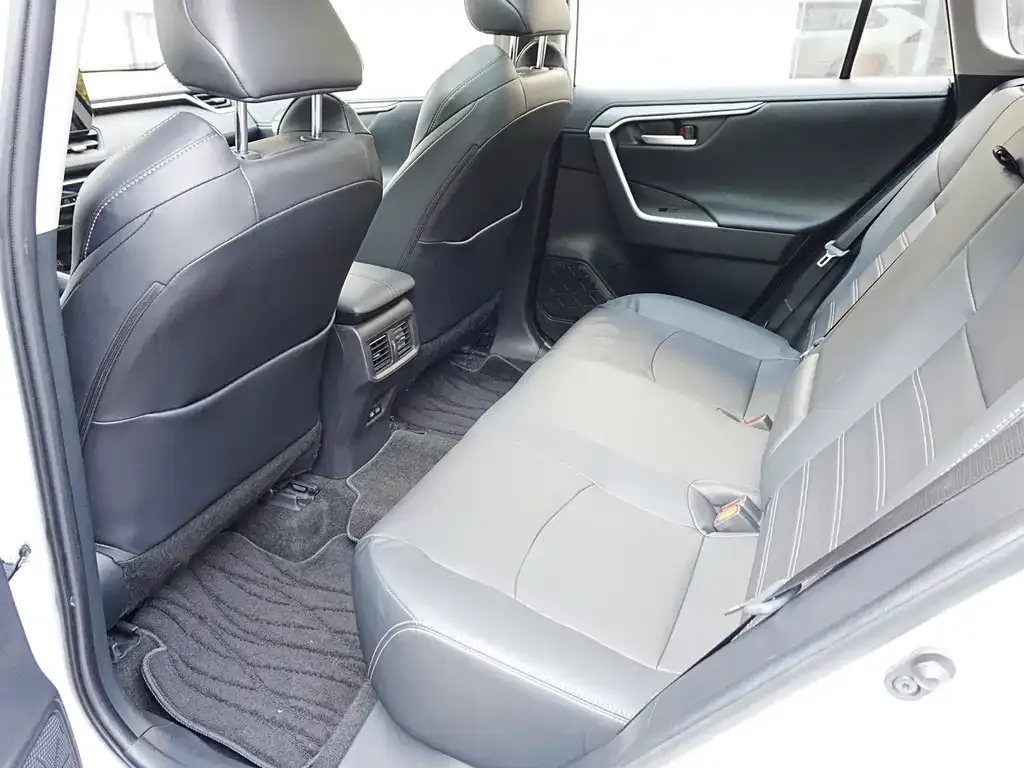 Toyota Wildlander 2023 из CN, фото 3