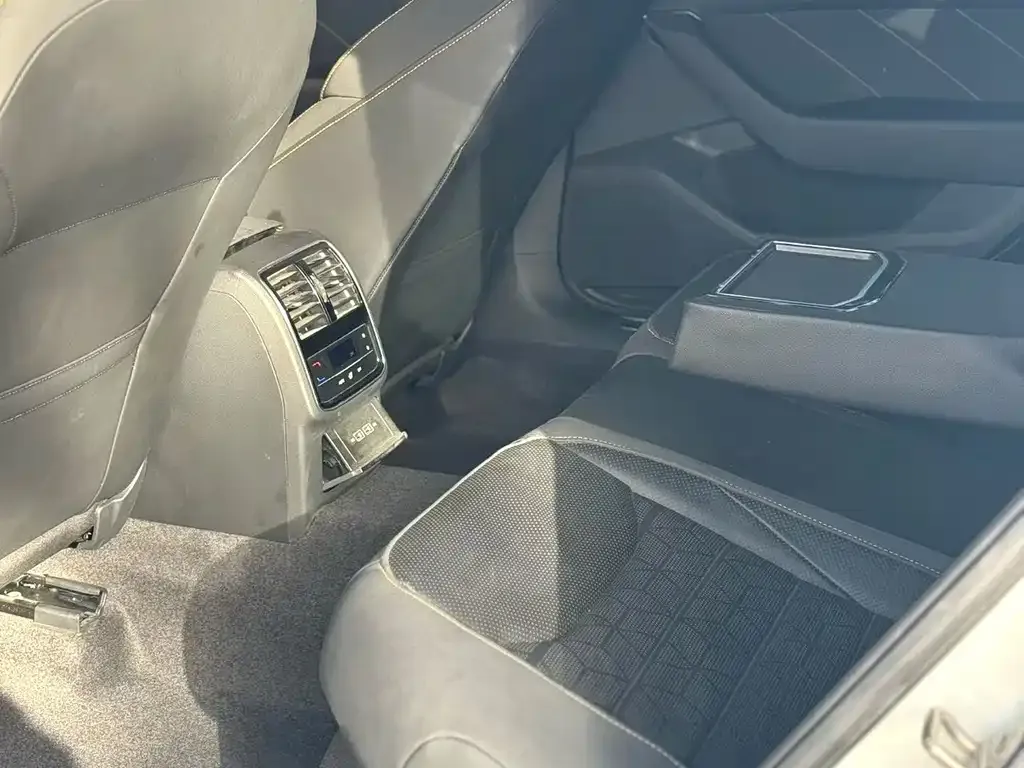 Volkswagen CC 2025 из CN, фото 2