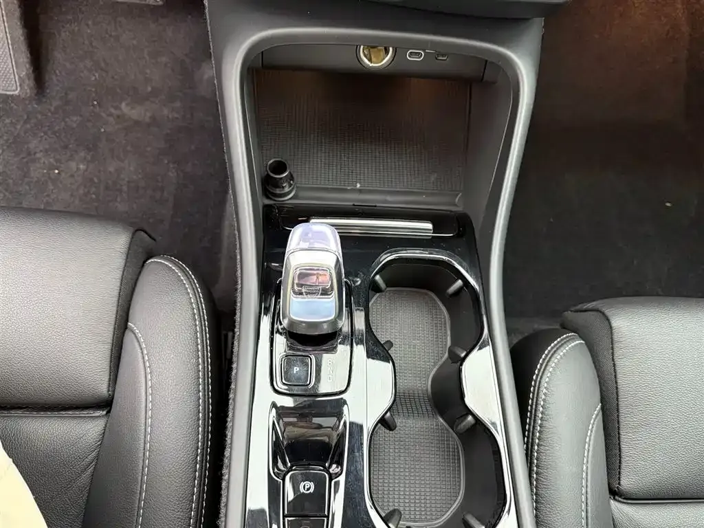 Volvo XC40 2024 из CN, фото 4