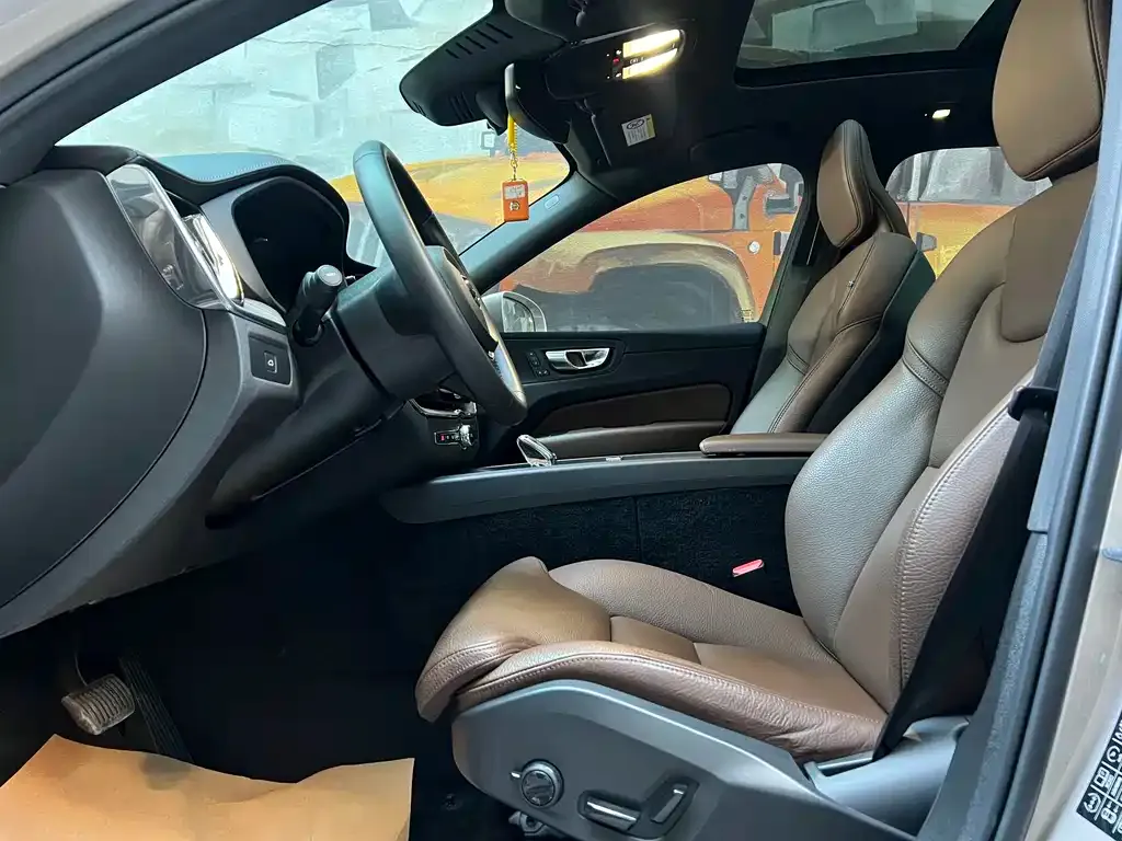 Volvo XC60 2022 из CN, фото 10