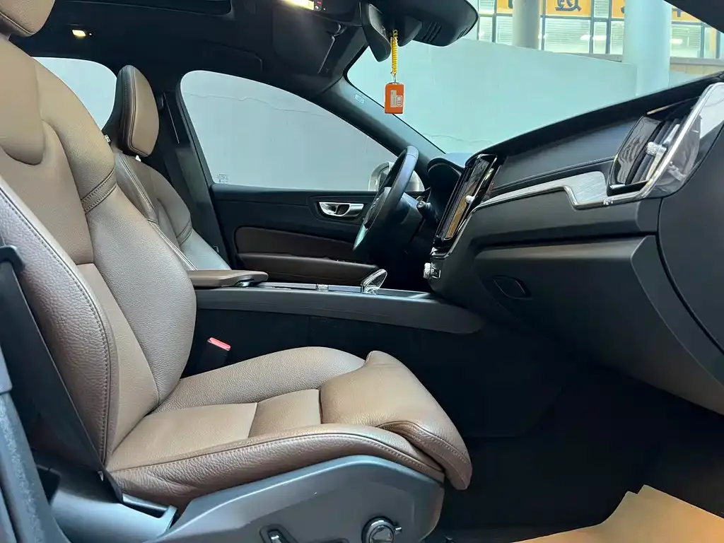 Volvo XC60 2022 из CN, фото 3