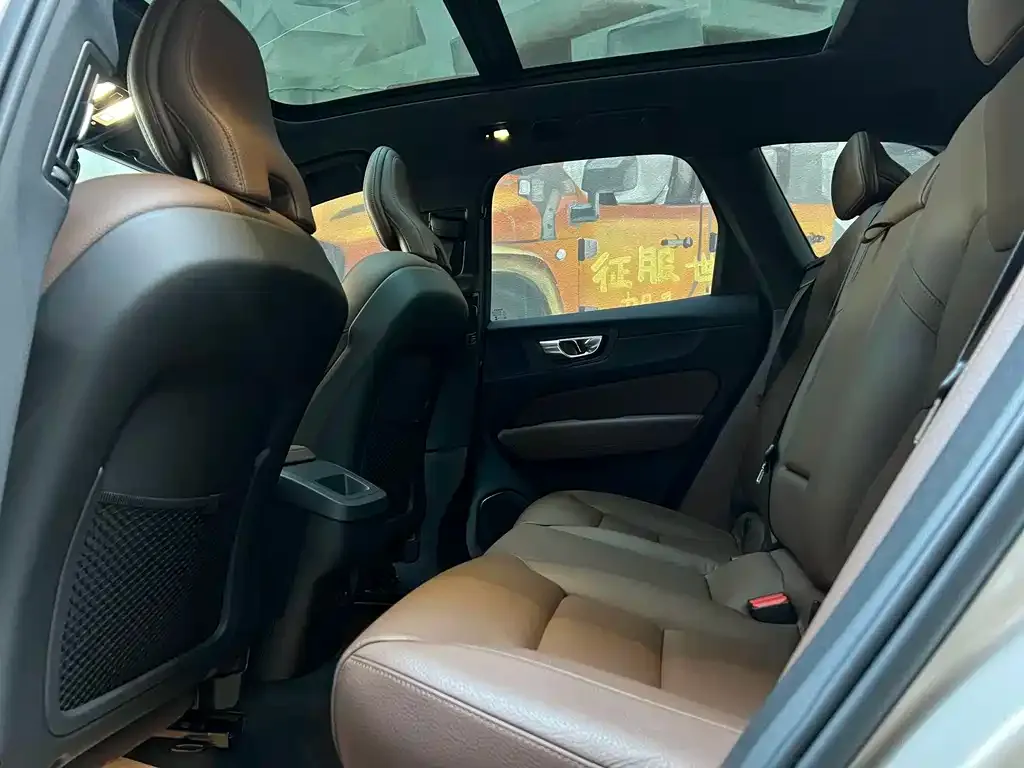 Volvo XC60 2022 из CN, фото 8