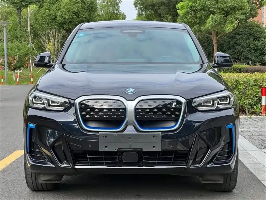 BMW iX3 — фото 10