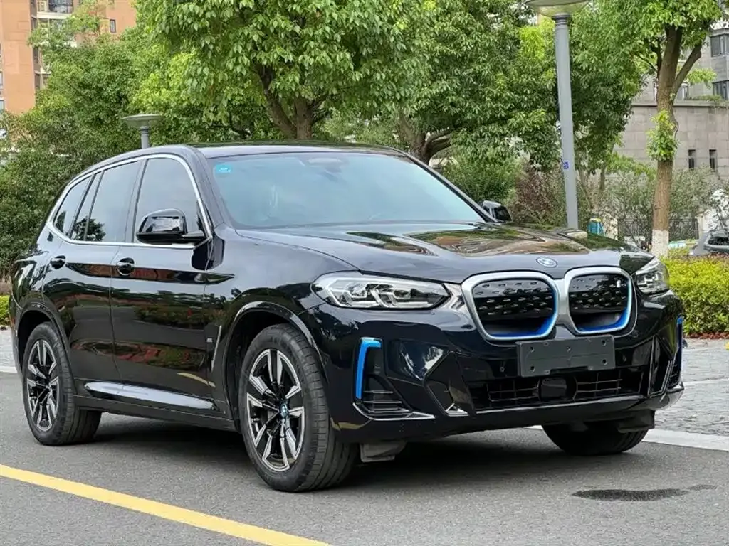 BMW iX3 — фото 8