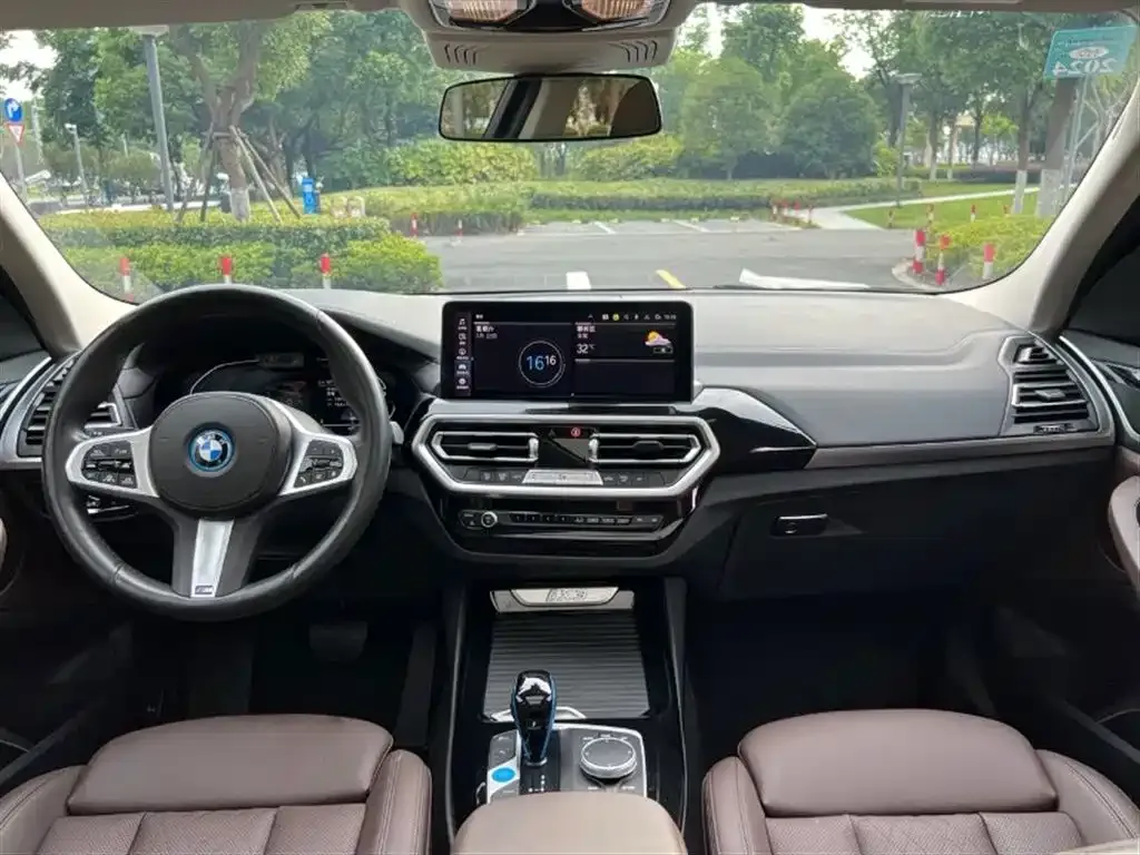 BMW iX3 — фото 2